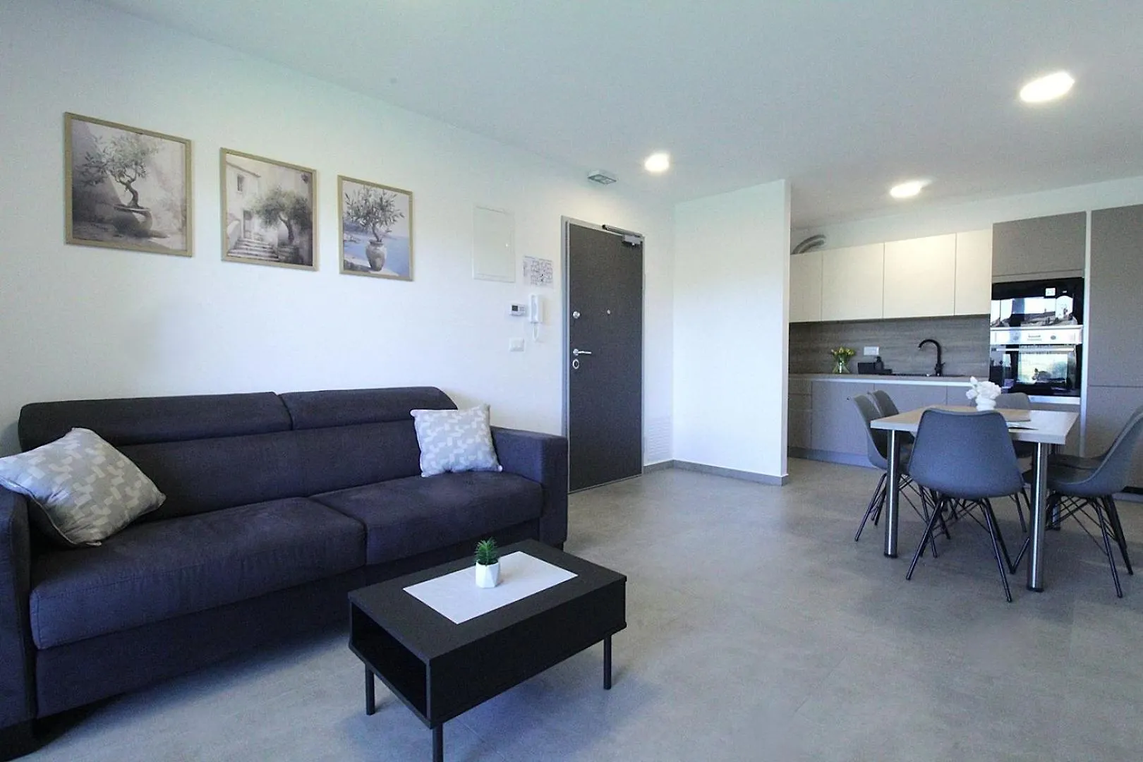 Residence Frank Zambratija  Guest house