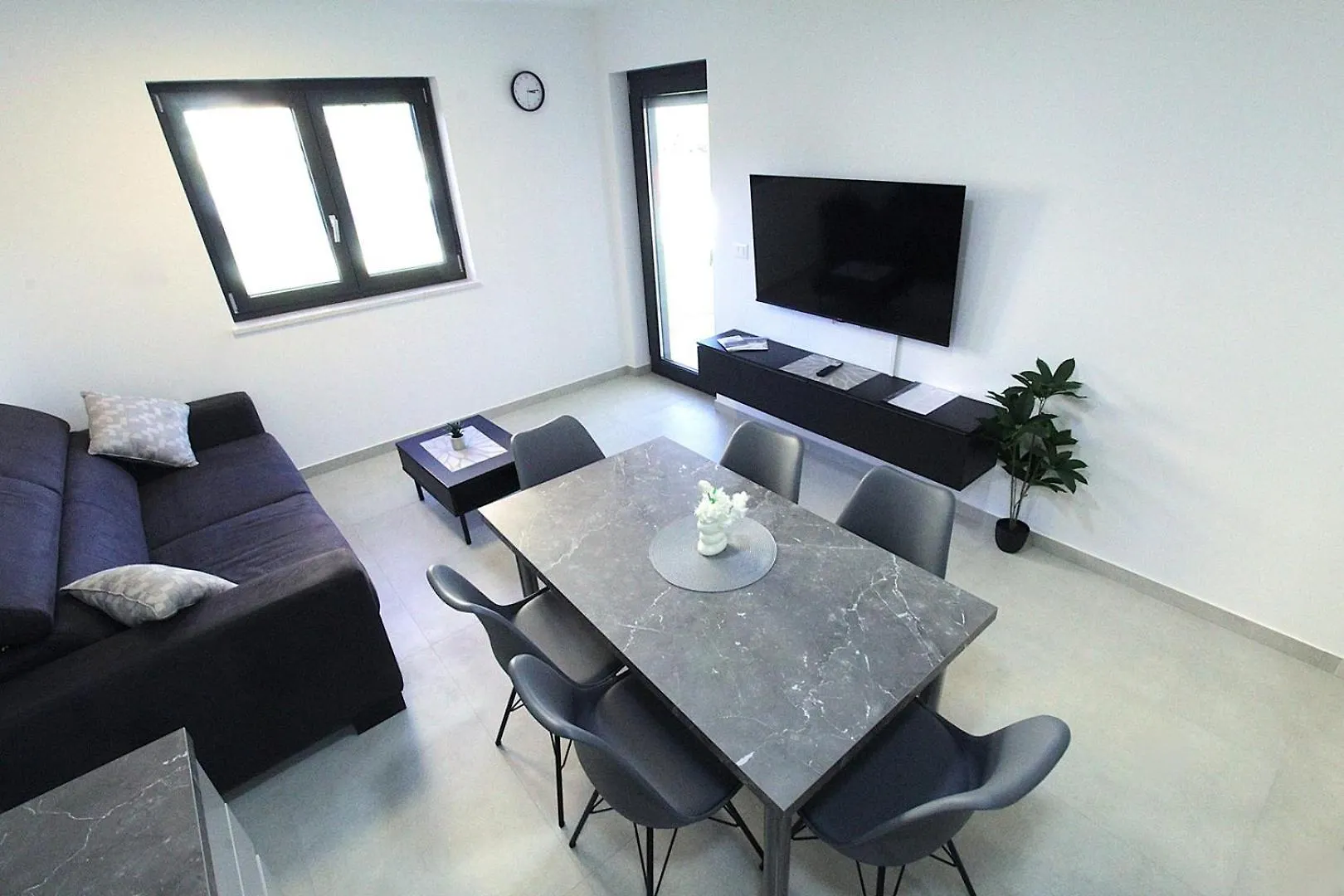 Guest house Residence Frank Zambratija