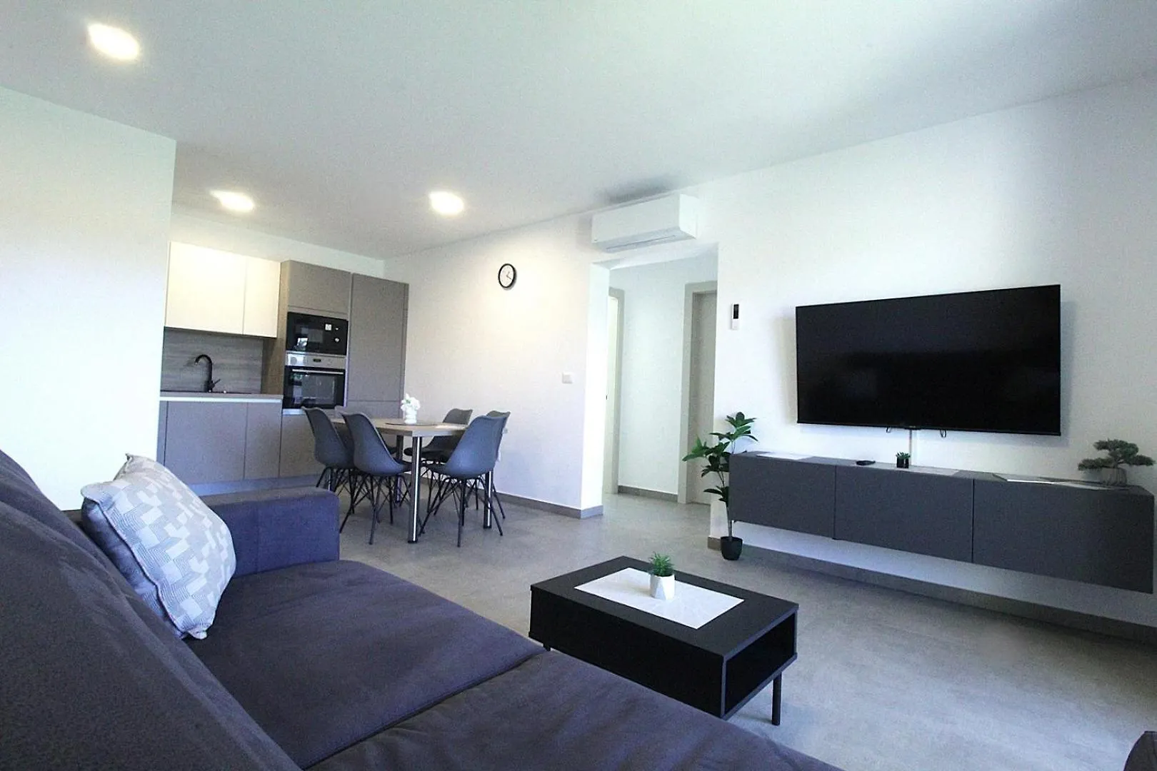 Residence Frank Zambratija  Guest house
