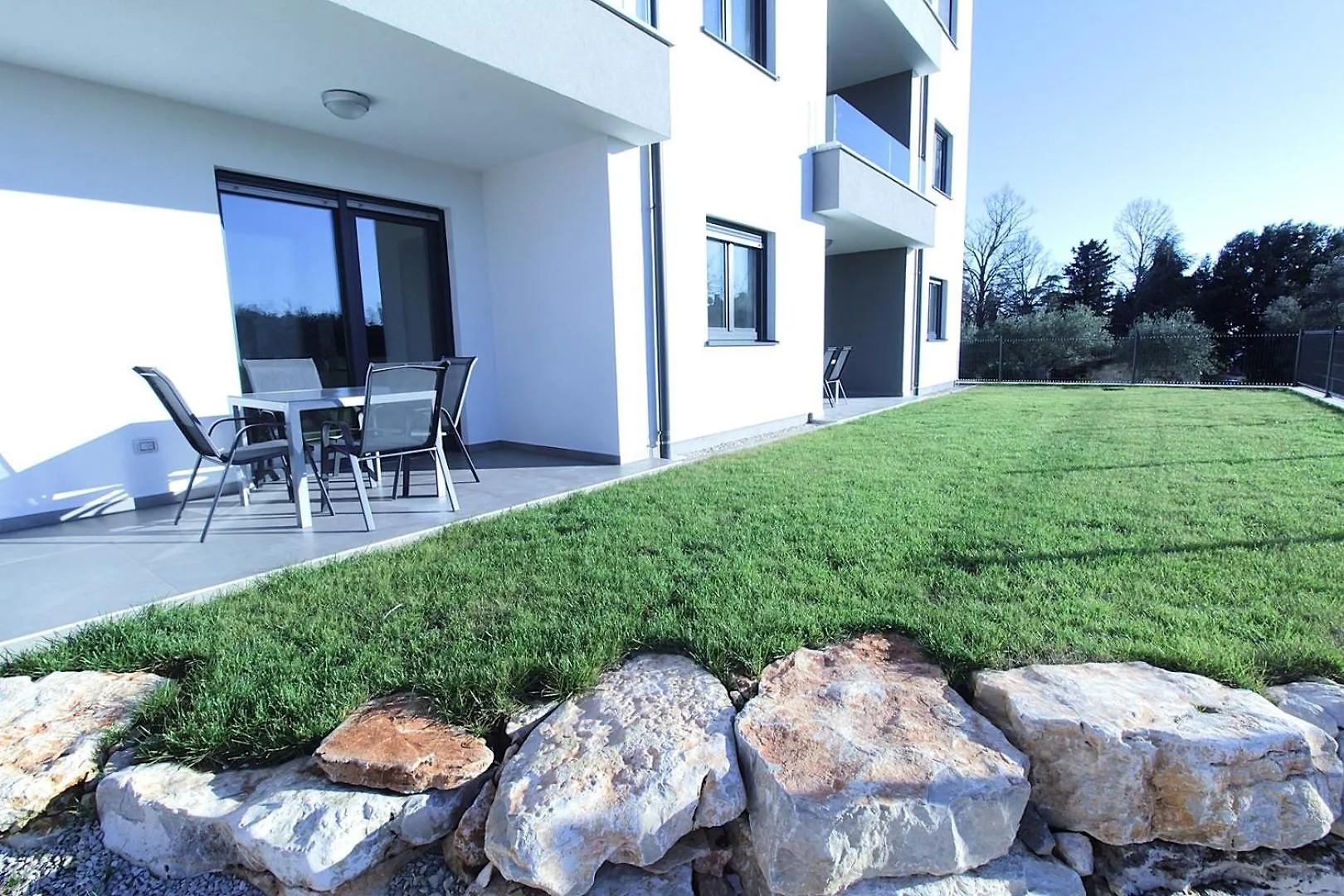 Guest house Residence Frank Zambratija
