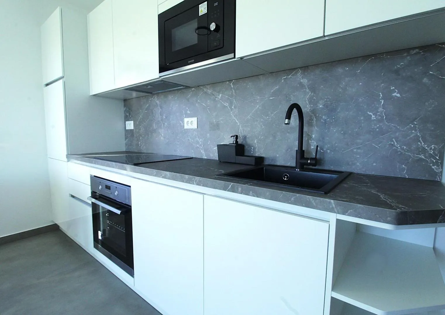 Guest house Residence Frank Zambratija