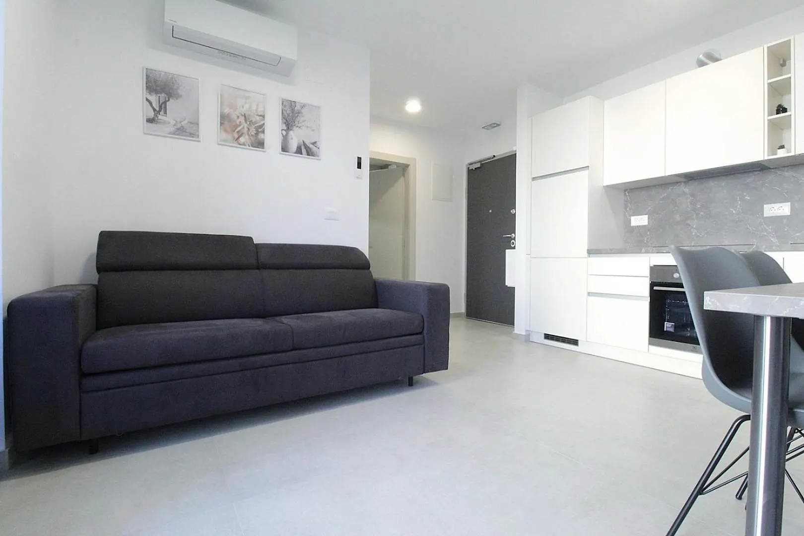 Residence Frank Zambratija  Croatia